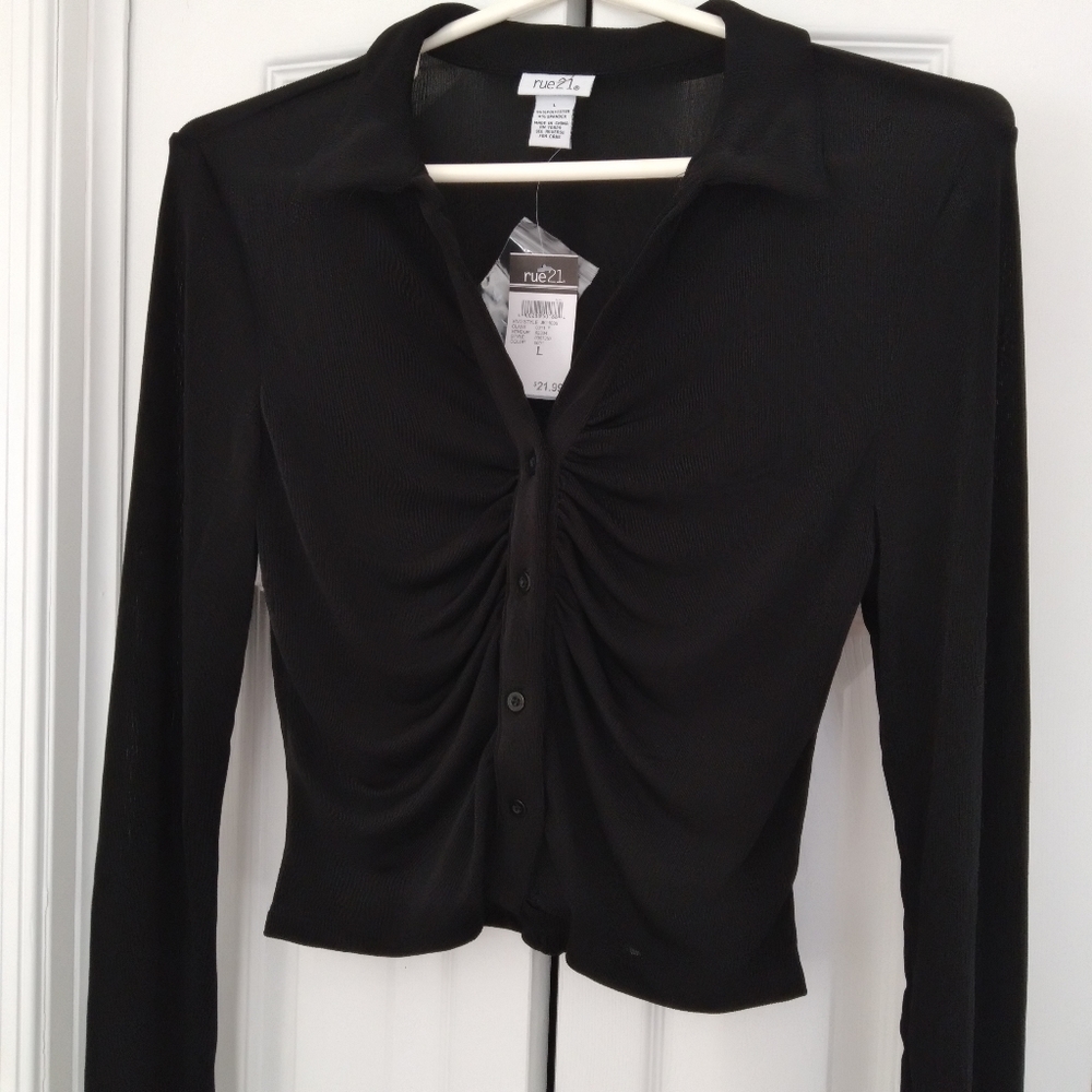 💕🌺 Black Long Sleeved Crop Top NWT
